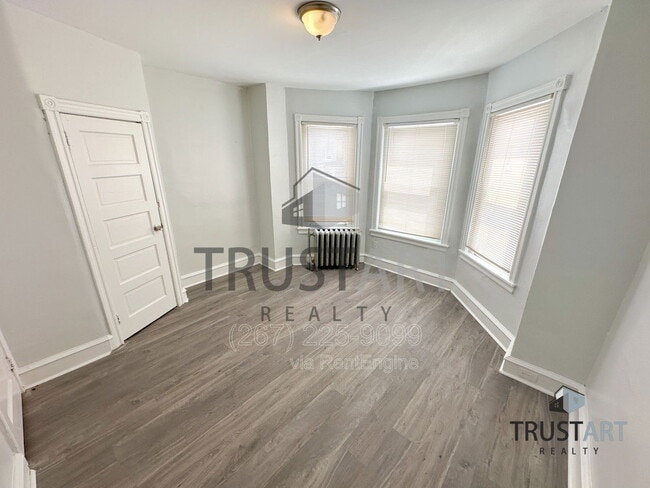 Building Photo - 217 Sulis St