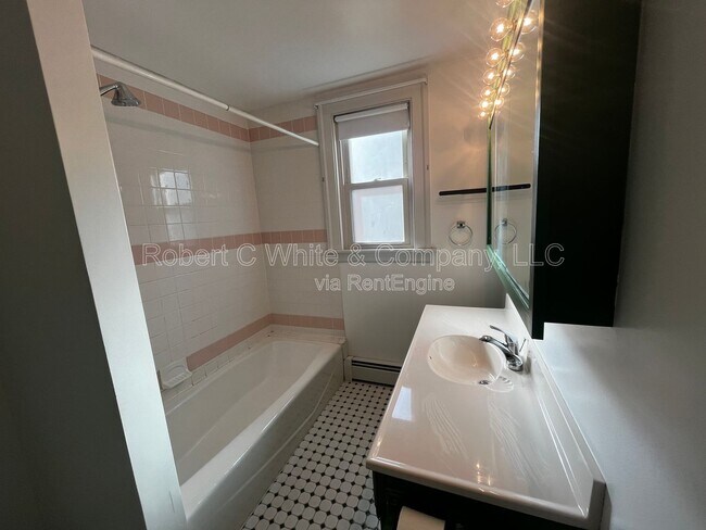 Building Photo - 19 Pulaski St