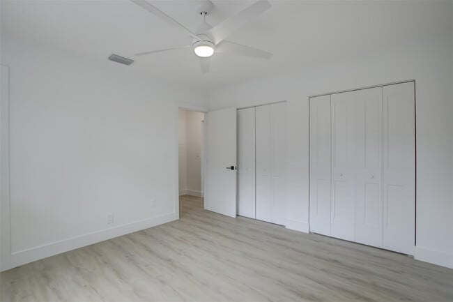 Building Photo - 2155 NE 56th Ct
