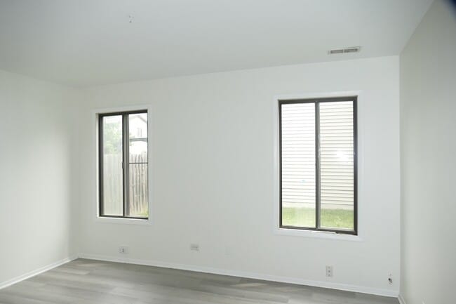 Building Photo - 1076 Crestwood Ln
