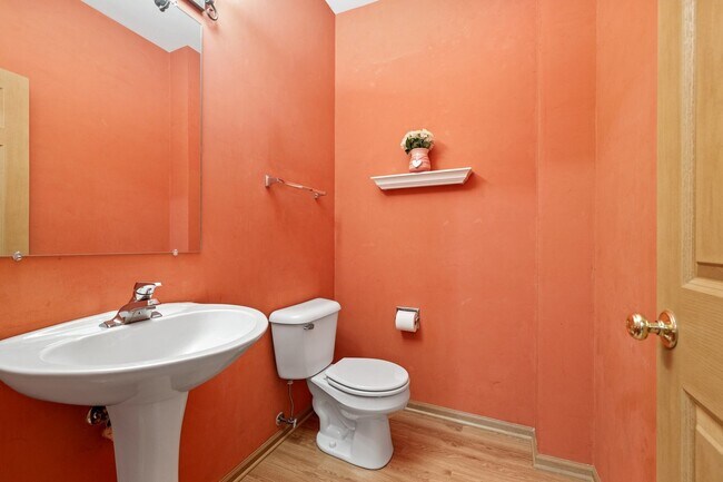 Building Photo - 2442 Oneida Ln