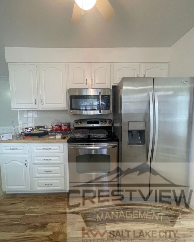 Building Photo - Charming East Sandy Home in a Prime Location