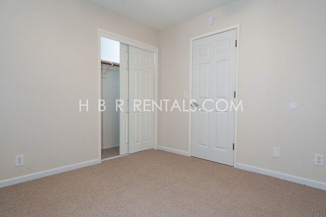 Building Photo - Spacious Family Retreat in Manteca, Ready ...