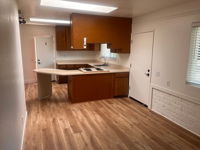 Building Photo - Great 1 bedroom 1 bathroom cottage on wooded lot in Citrus Heights