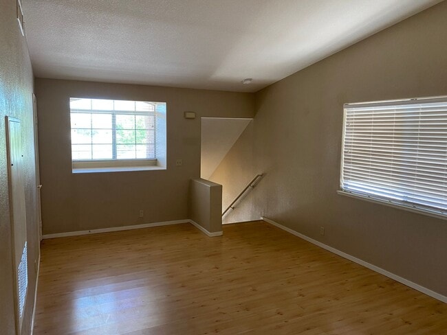 Building Photo - Summerlin Duplex. Balcony. Upgraded appliances.