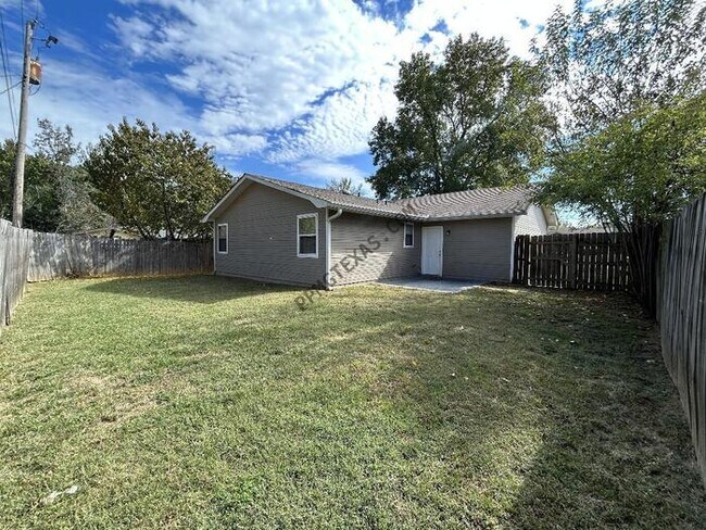 Building Photo - 9 Collins Ct