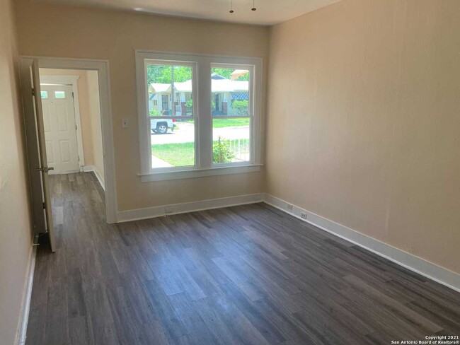 Building Photo - 411 Canton-