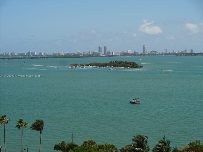Building Photo - 1800 N Bayshore Dr