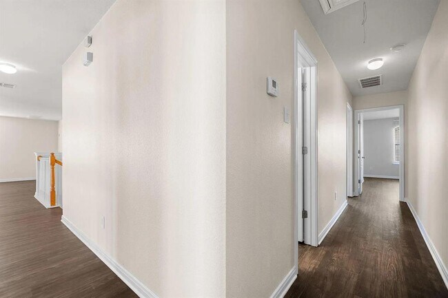 Building Photo - 1209 Laurel Oak Trail