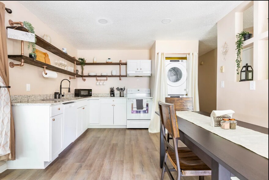 Building Photo - 392 Winchester Rd