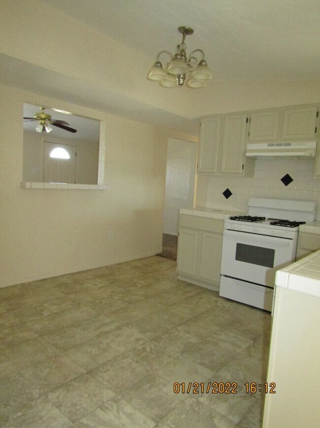 Building Photo - Very nice home located in the Gooch Area! No Pets!