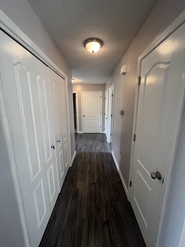 Building Photo - 723 Iron Horse Dr