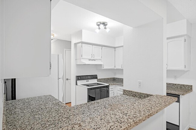 Building Photo - 165 Oddstad Dr