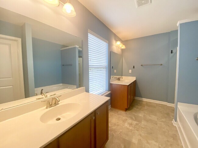 Building Photo - Spacious Home on a Corner Lot in Heritage New Riverside!