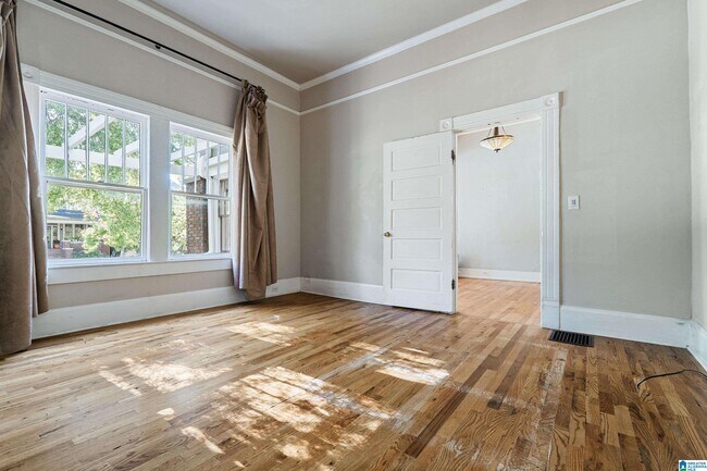 Building Photo - 3716 6th Ave S