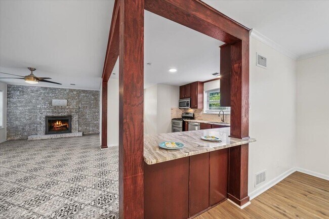 Building Photo - 1554 Estate Dr