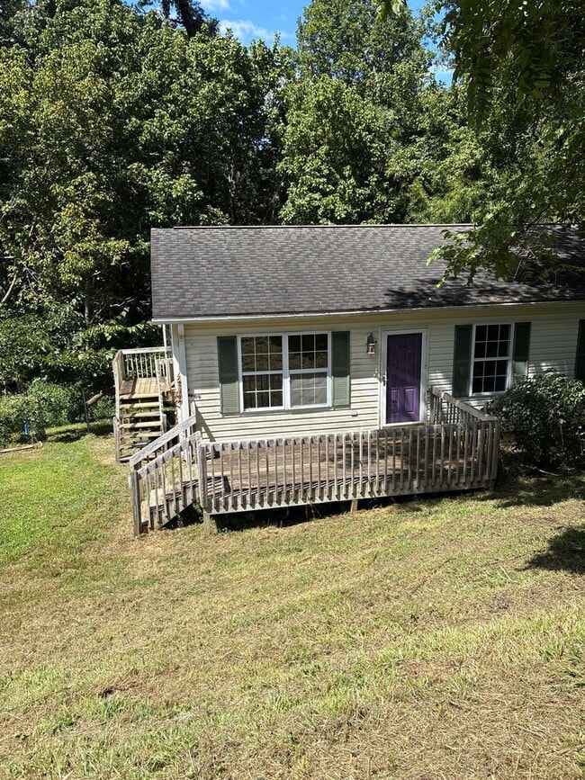 Building Photo - Newly Remodeled 3 Bedroom in East Asheville