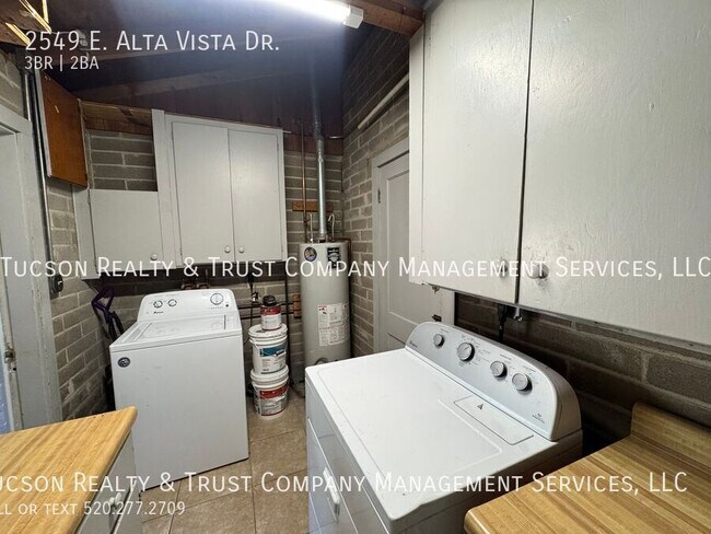 Building Photo - 2549 E Alta Vista St