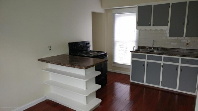 Interior Photo - 1017 N Martin Luther King Jr Blvd