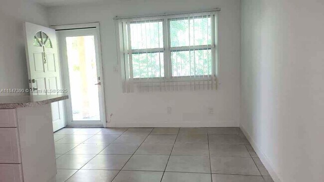 Building Photo - 3251 SW 44th St