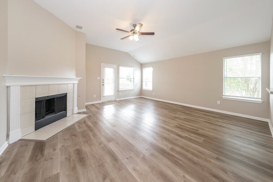 Building Photo - 200 N Crossing Trail