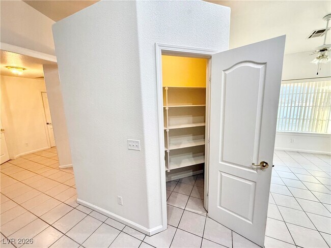 Building Photo - 5421 N Fleetwood Pl