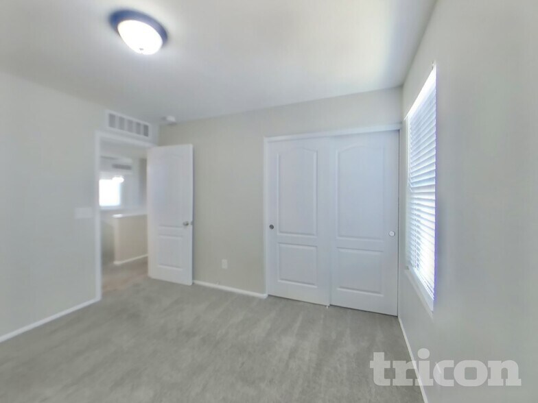 Building Photo - 930 W Mesquite Tree Ln