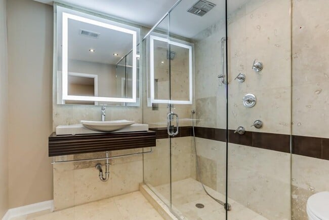 Building Photo - 3087 Balearic Dr SE