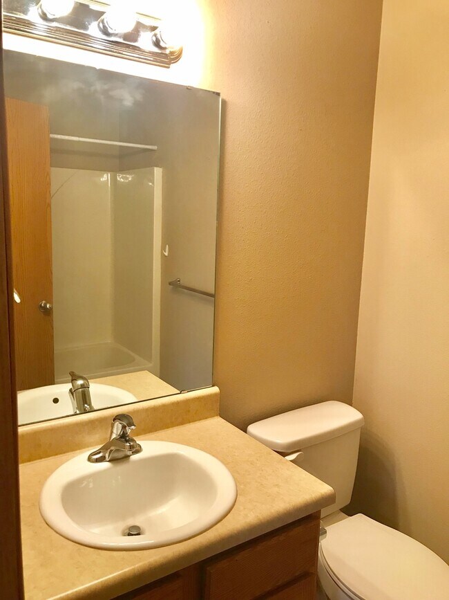 Building Photo - 606 W Kimberly Ct