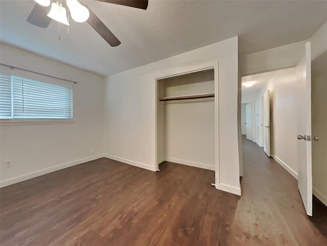 Building Photo - 2705 Laurel Creek Way