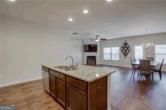 Building Photo - 2436 Foxy Dr