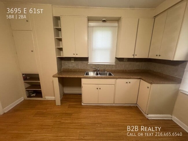 Building Photo - 3695 E 61st-