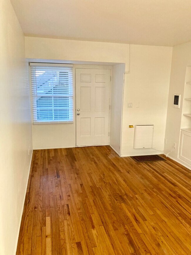 Building Photo - Studio in Hillcrest