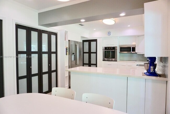 Building Photo - 13200 SW 59th Ave