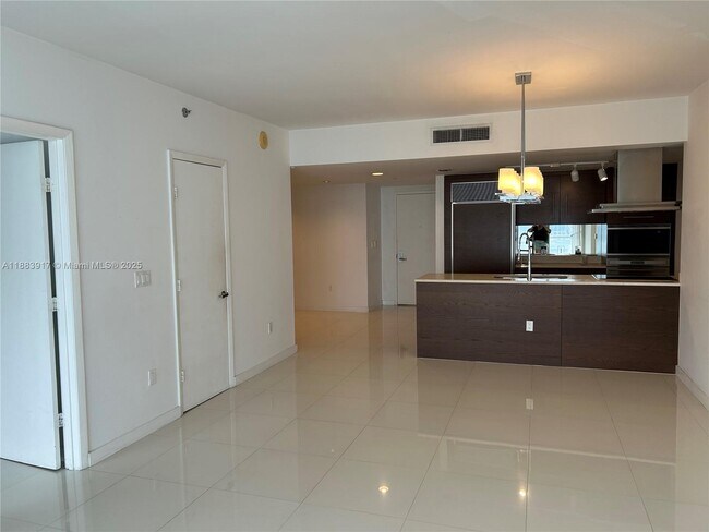 Building Photo - 495 Brickell Ave