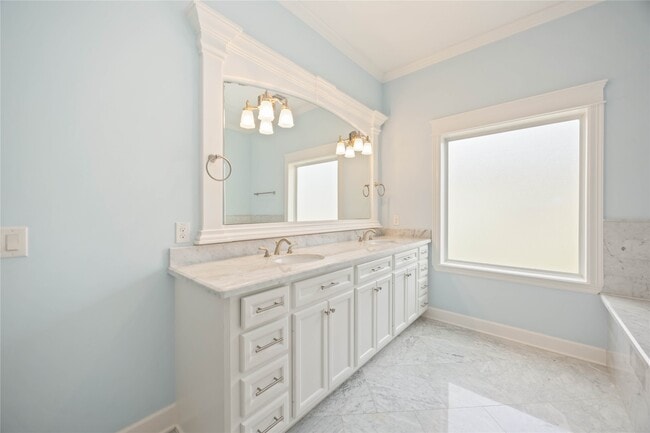 Building Photo - 609 Rutland St