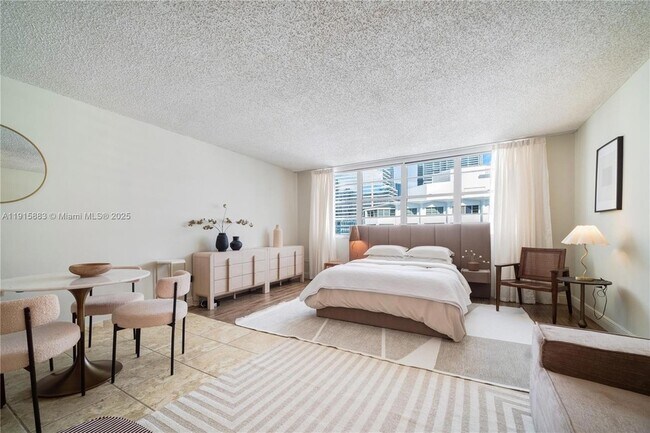 Building Photo - 999 Brickell Bay Dr