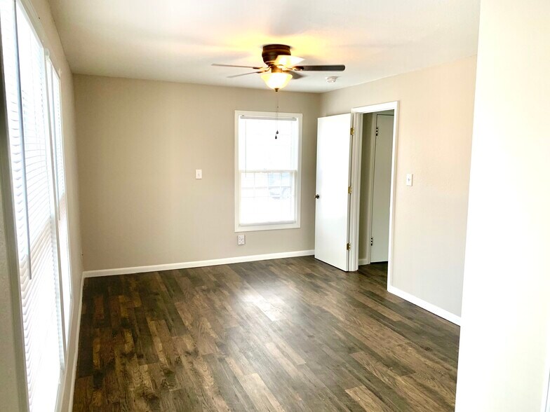 Master Bedroom - 1601 Faulders Ln