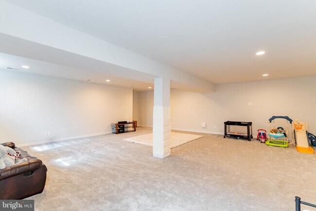 Building Photo - 41914 Spring Air Dr