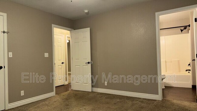 Building Photo - 788 S Knox Dr