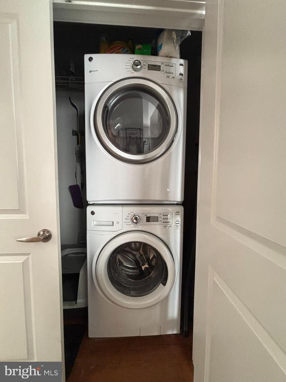 Building Photo - 3862 Lancaster Ave