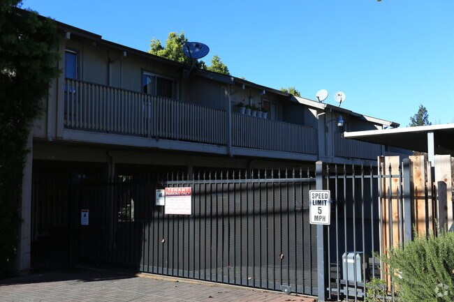 Building Photo - Woodside Garden Apartments
