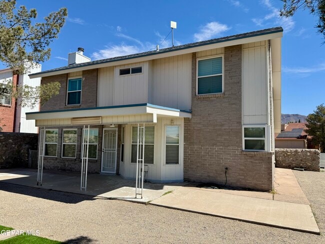 Building Photo - 1301 Tierra Roja St