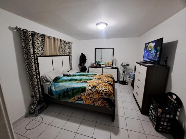 Building Photo - 827 SE 12th St