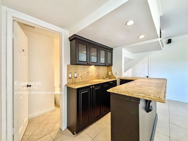 Building Photo - 10211 Clematis Ct