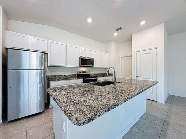 Building Photo - LIKE NEW HOME IN PRESERVATION POINT, Davenport