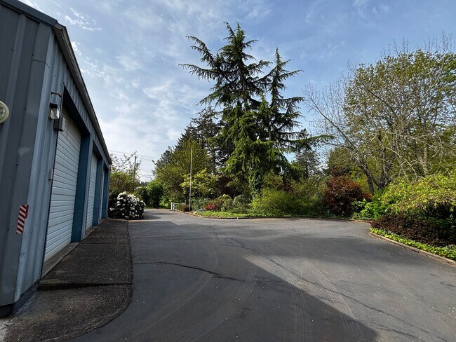 Building Photo - Rare 3-Acre 3BR Home in South Salem – Shops, Workspace & Greenhouses