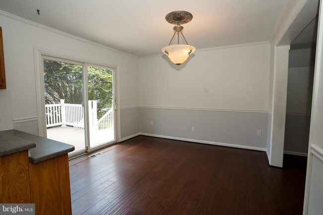Building Photo - 7862 Centergate Ct