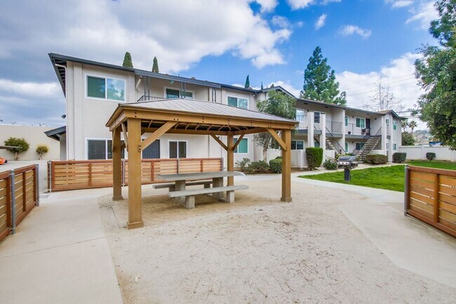 Building Photo - XL Studio - Newly renovated with large wal...