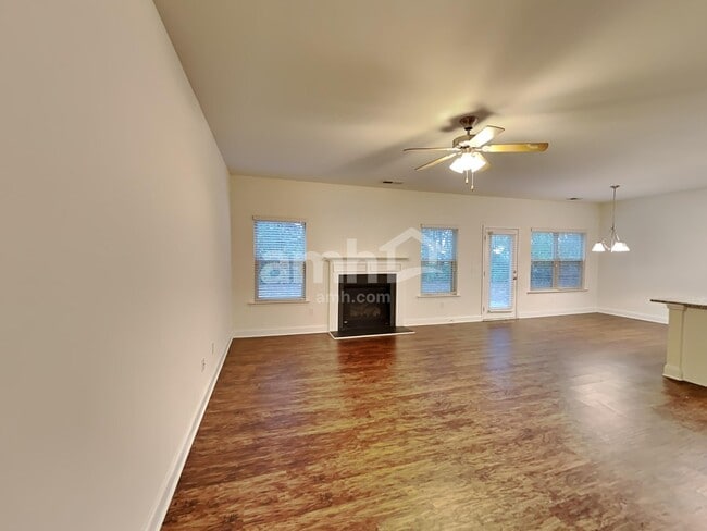 Building Photo - 234 McBee Pl